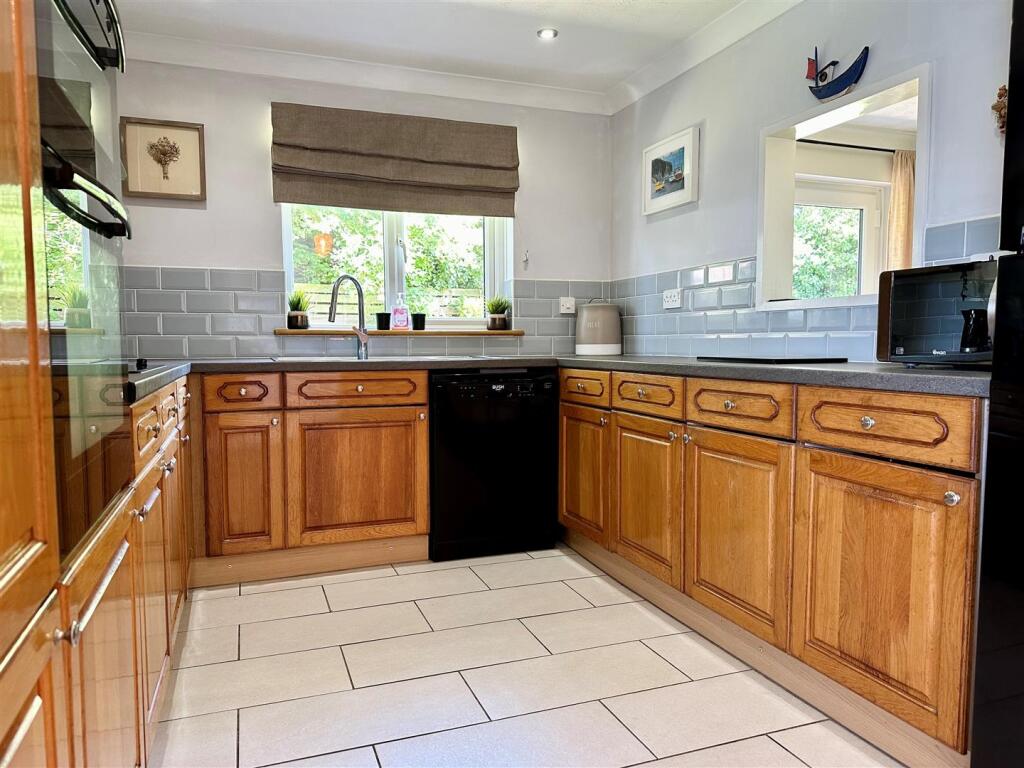 Kitchen 3.jpg