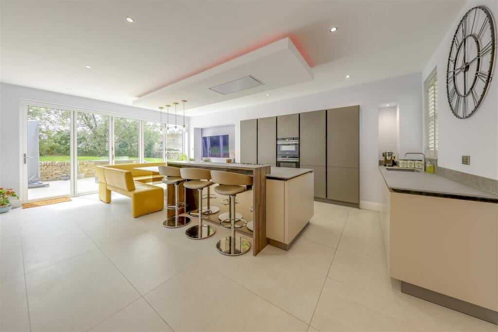 Kitchen / Dining