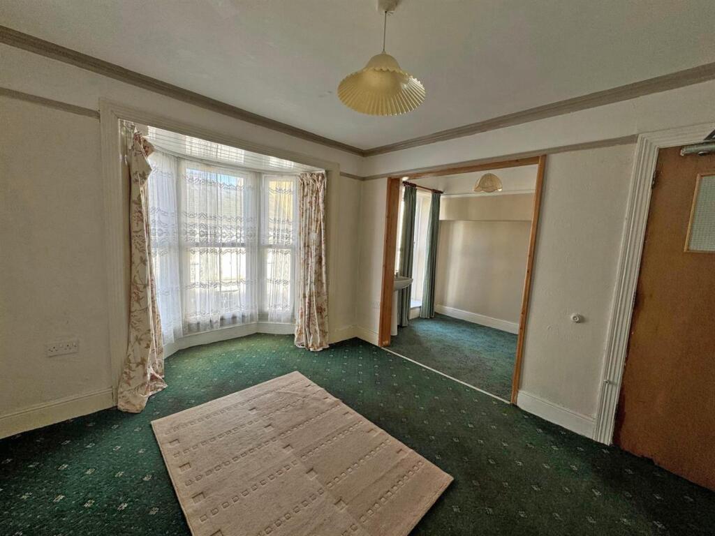 SECONDARY LOUNGE/ BEDROOM