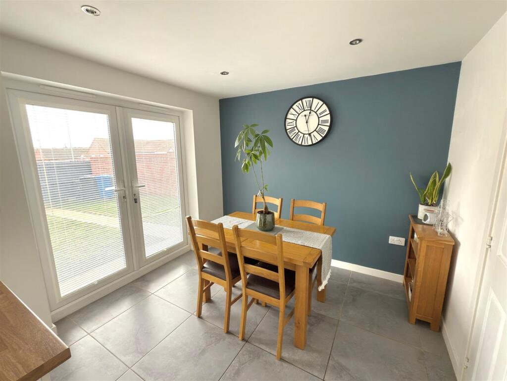 DINING AREA.jpg
