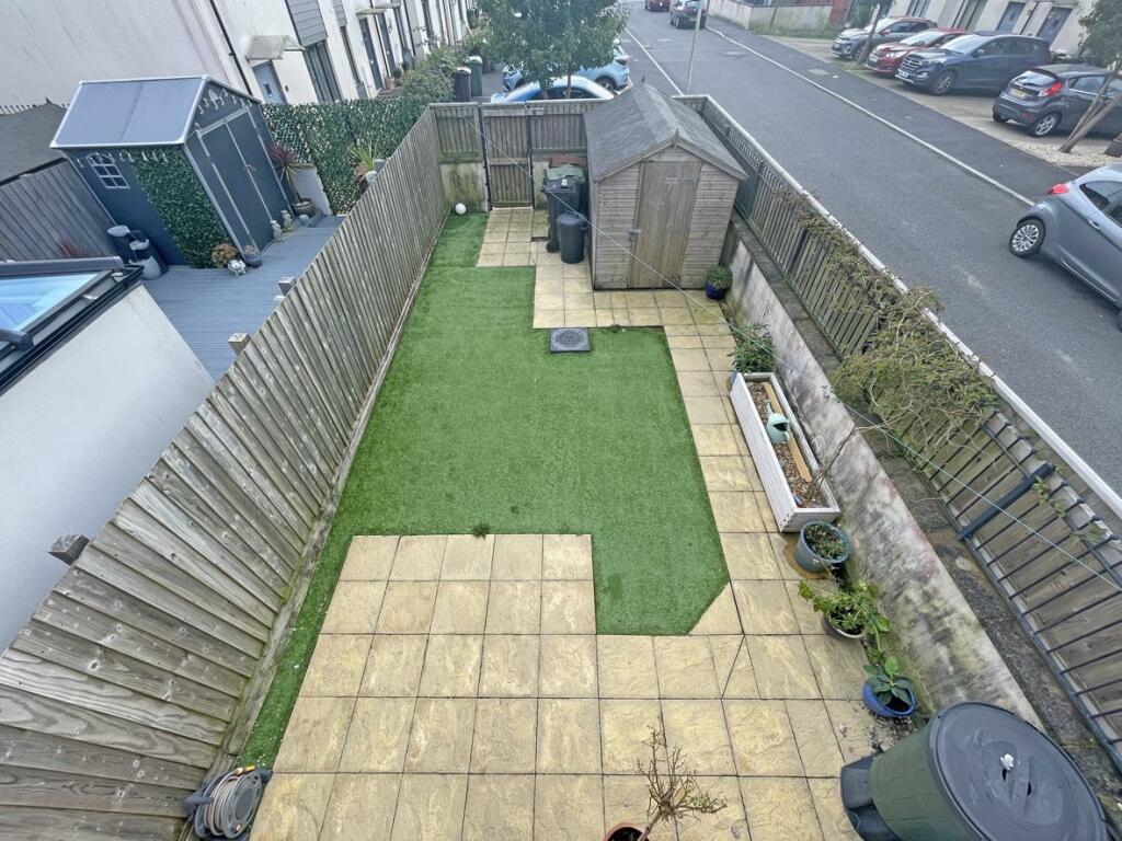 Marazion Way 16 Garden.jpg