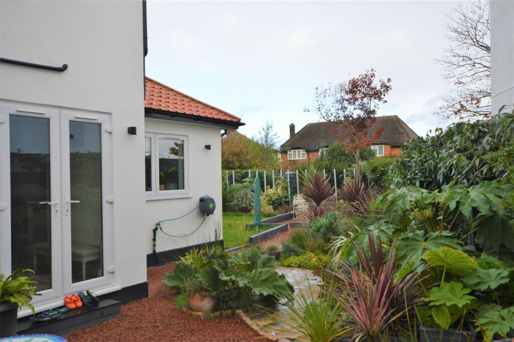 1 Short Way garden3.JPG