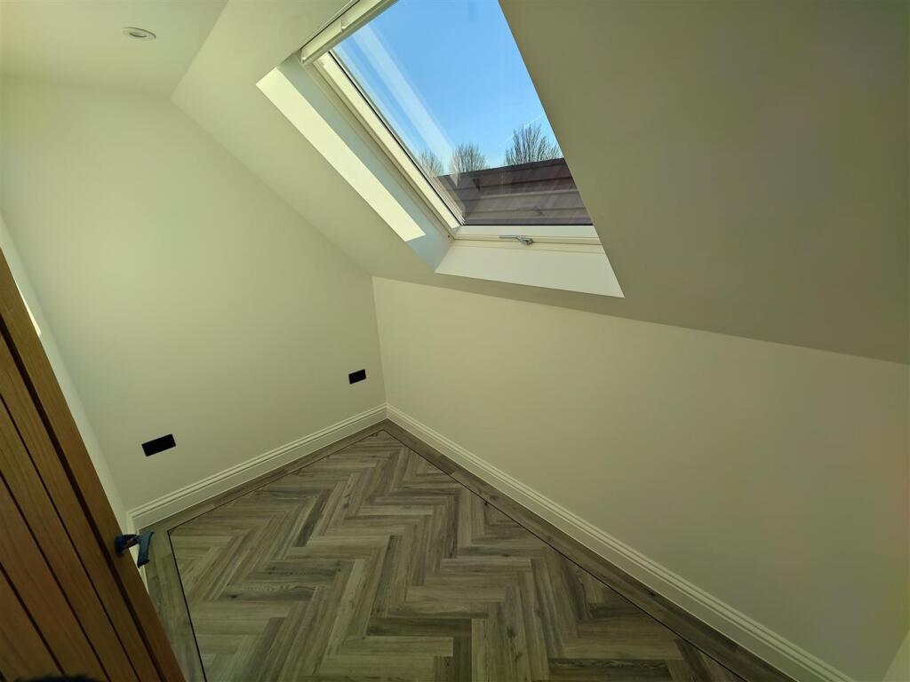 Goldstone Crescent 7  (24).jpg