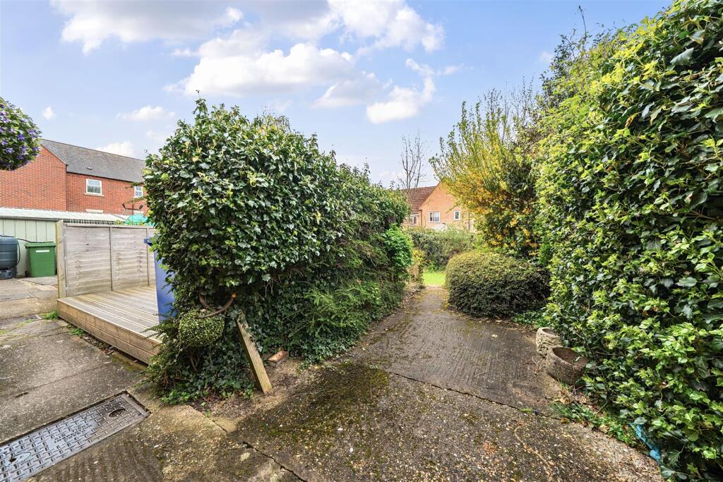 24 Pomfret Road, Towcester (13).jpg