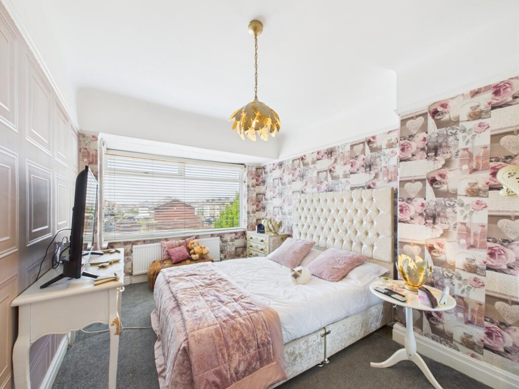 CAM02386G0-PR0135-STILL022