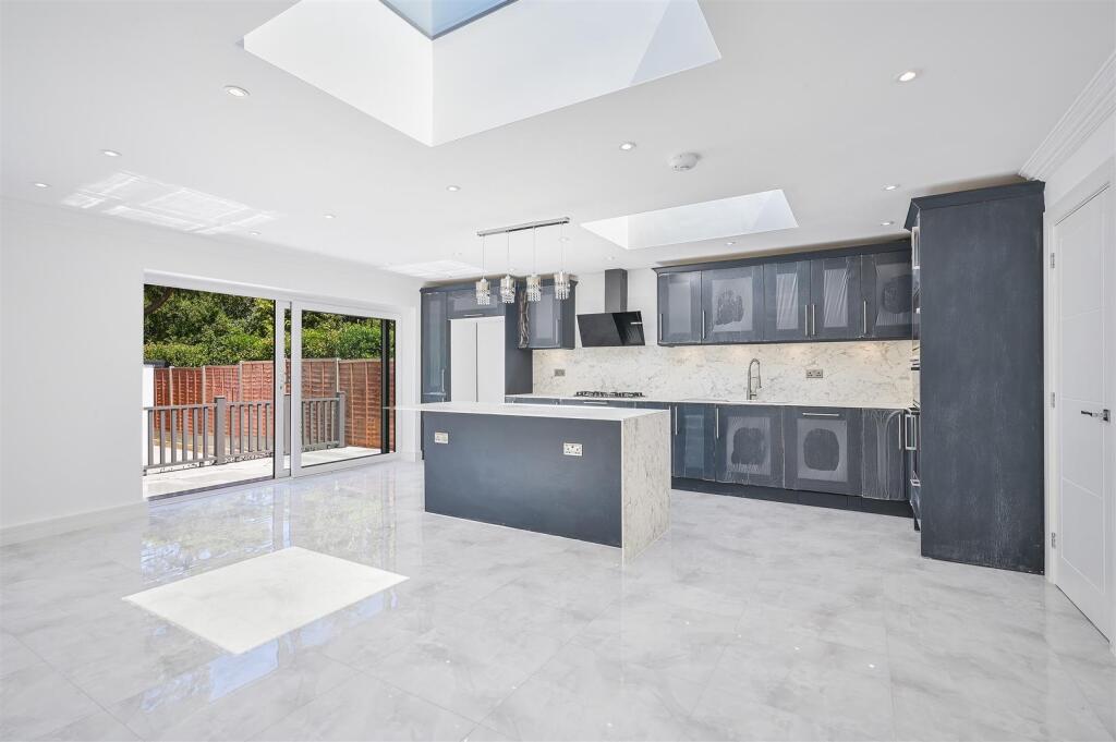 CLAREMONT GARDENS, 22- (15).jpg