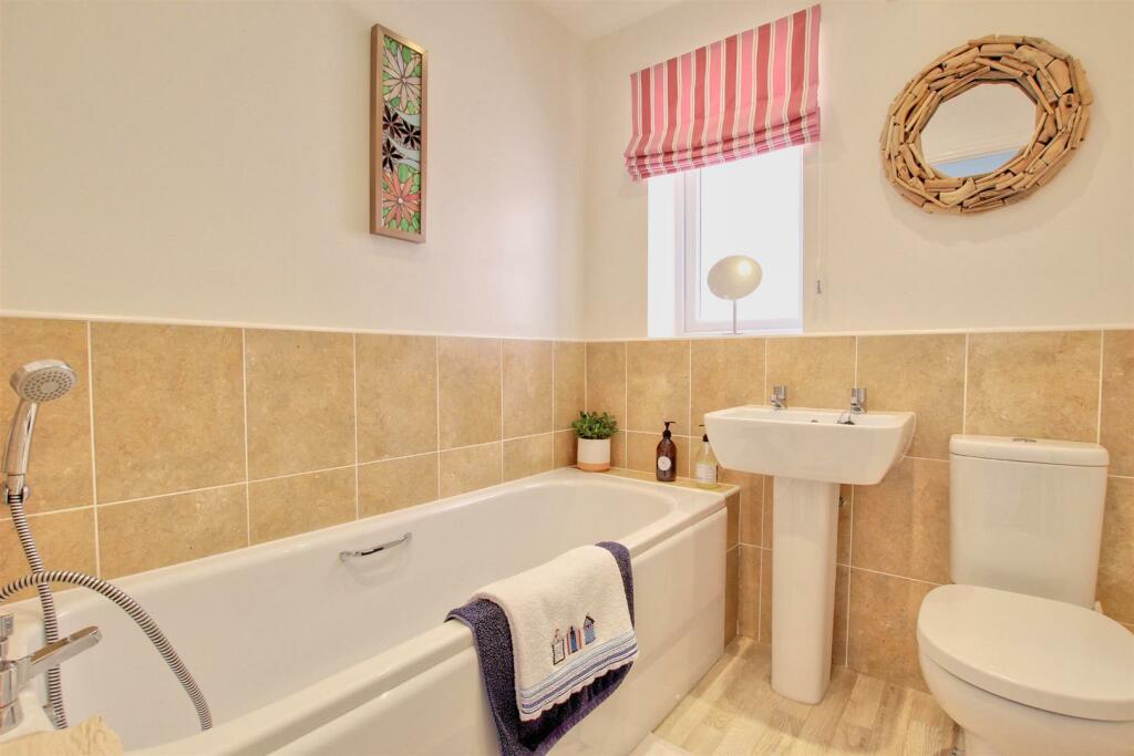 BATHROOM/W.C.
