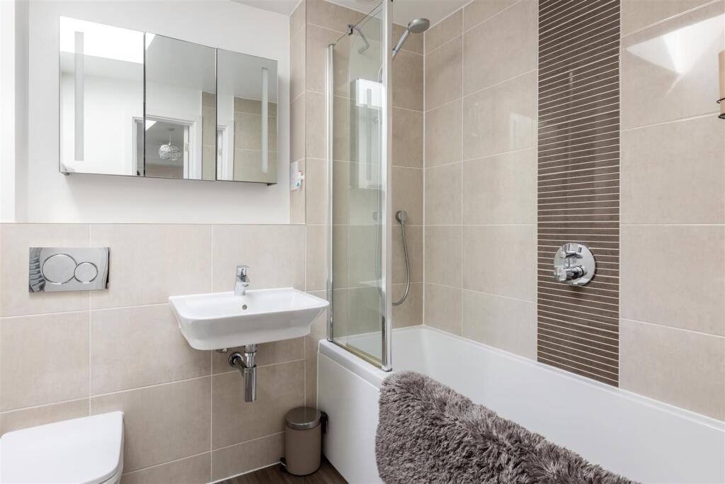 6 Robertson Drive-13.jpg