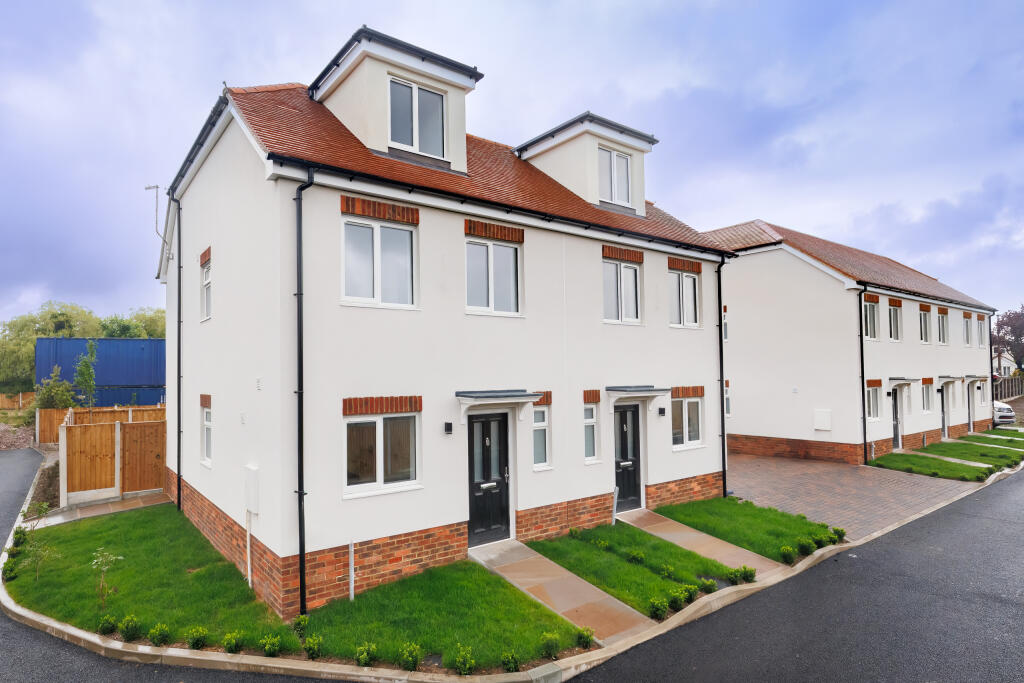 5 Eastwoodbury Lane (1)
