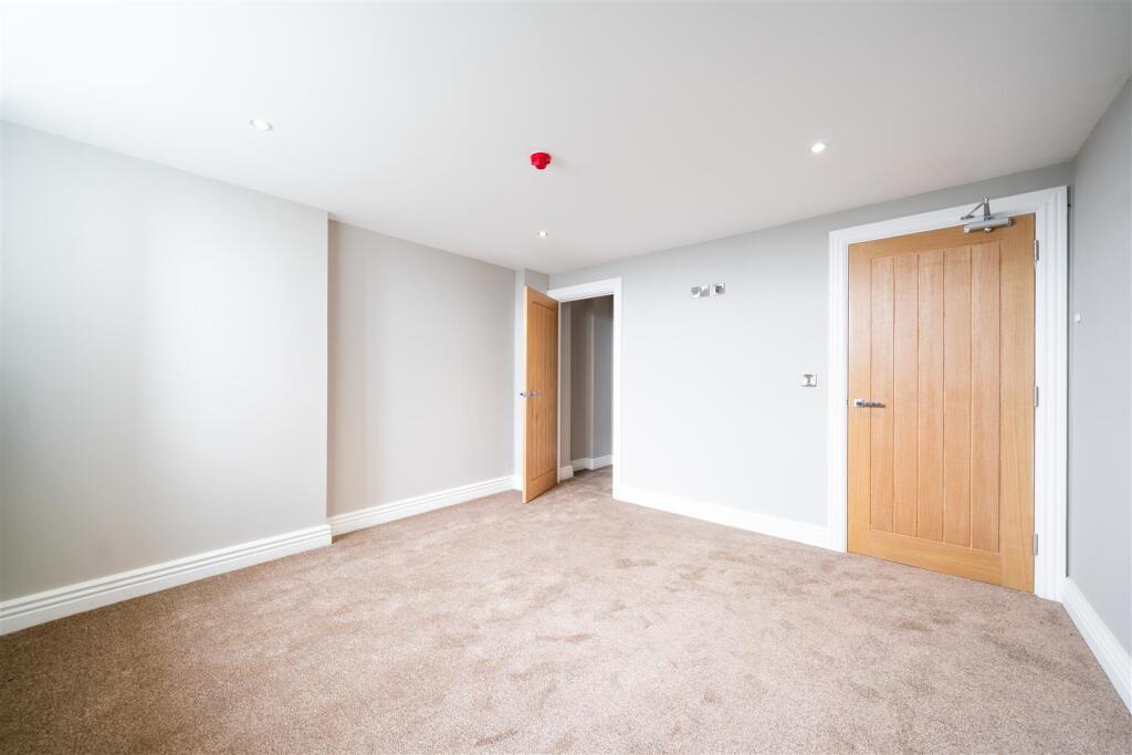 Bedroom 1-2.jpg