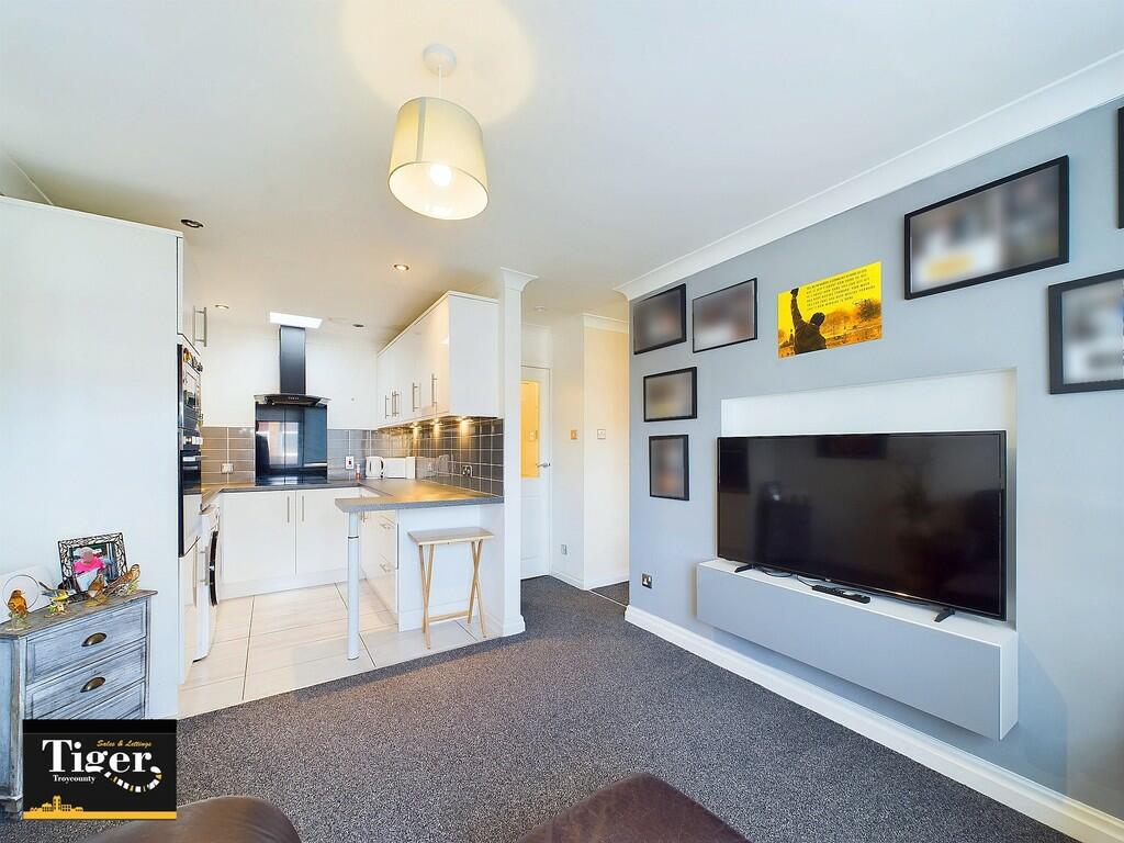 CAM02176G0-PR0357...