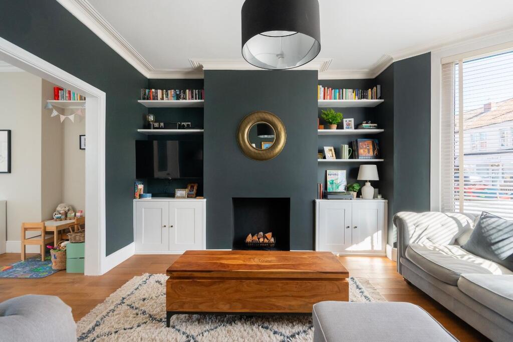 1W4R2BN - Living Room A.jpg