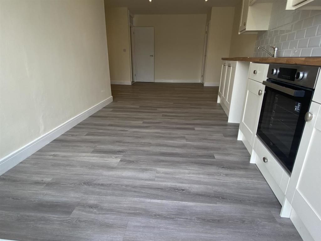 Open plan lounge/dining kitchen