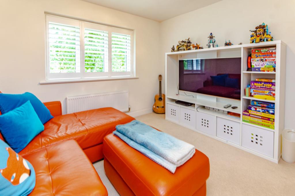 Bedroom 5/Games Room