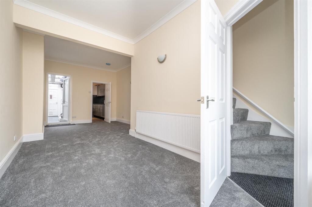 Lounge/Dining Room