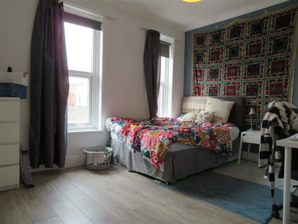 1 Edmund Road Bed5.JPG