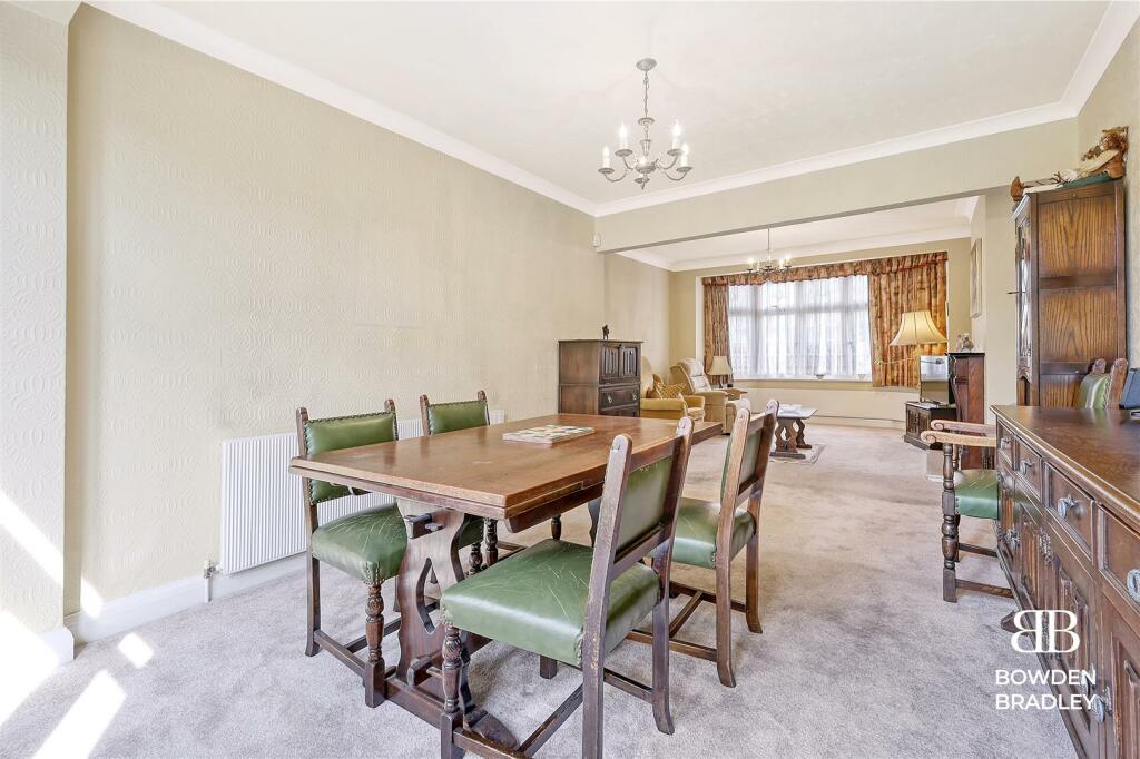 Lounge/Dining Room