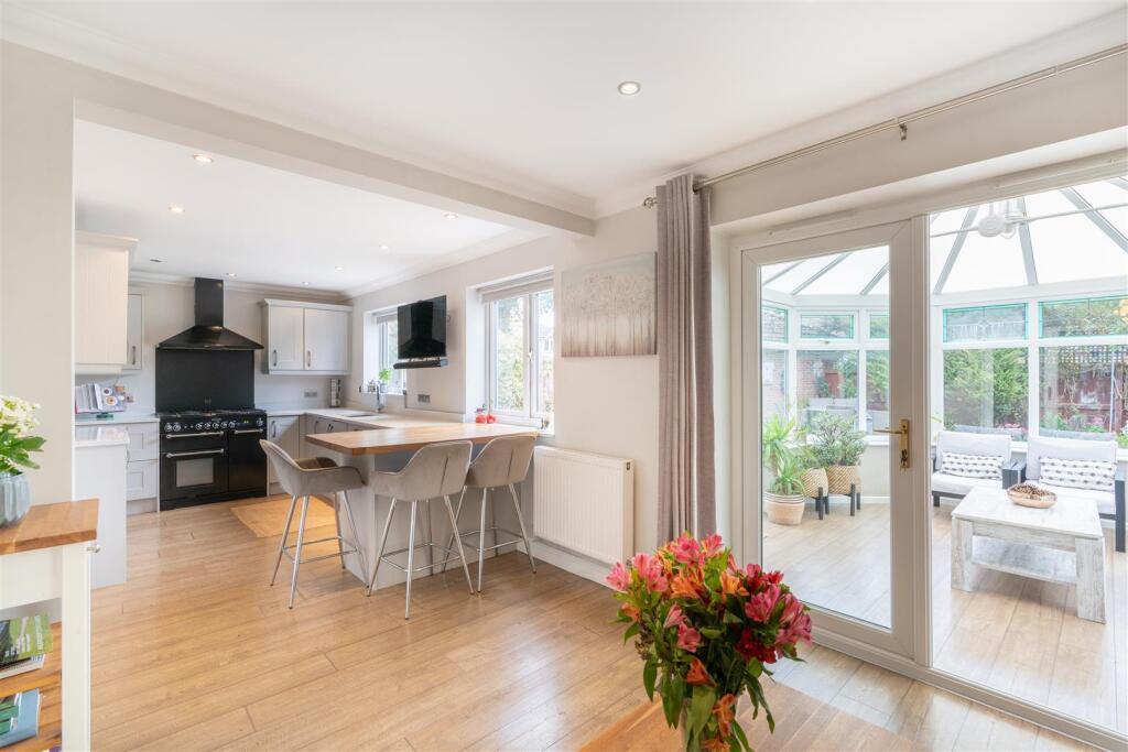 5 Abbots Mere Close-4.jpg