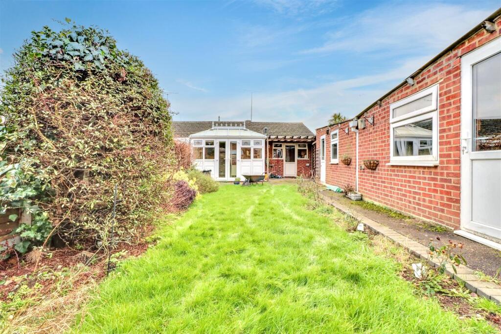 1 RETTENDON GARDENS-19.jpg