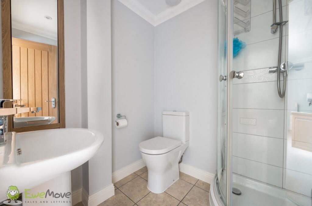 Ensuite to Bedroom 3