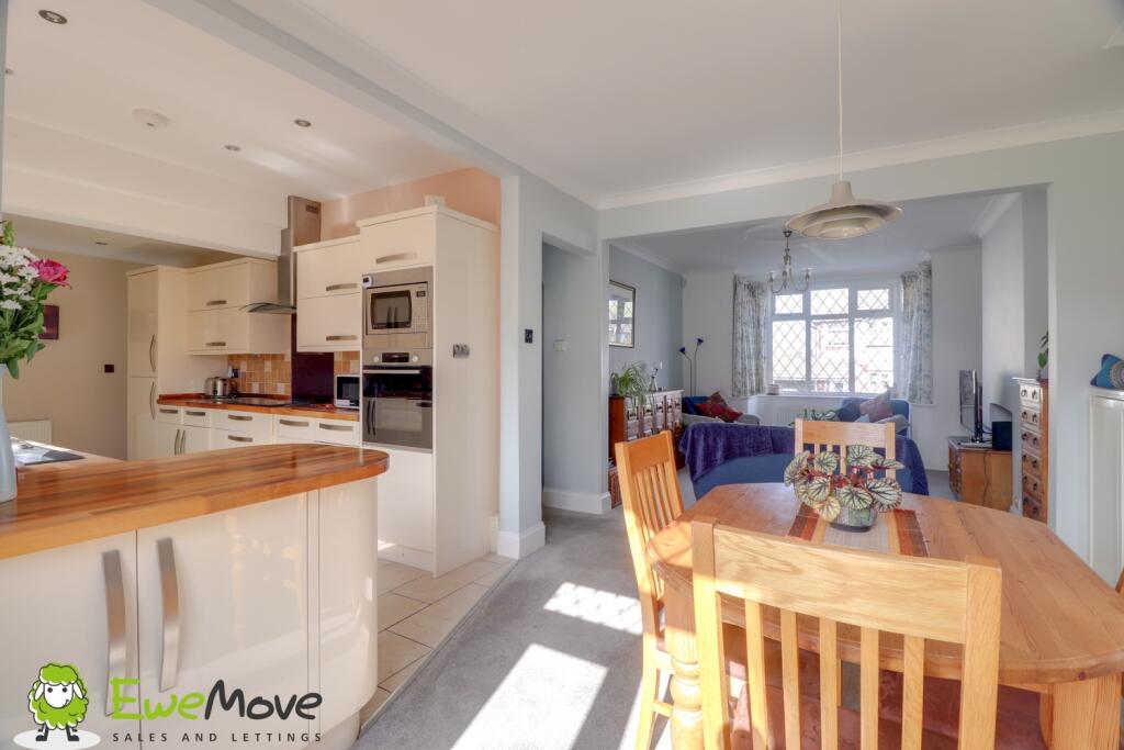 Open Plan - Ben Brind EweMove Estate Agents