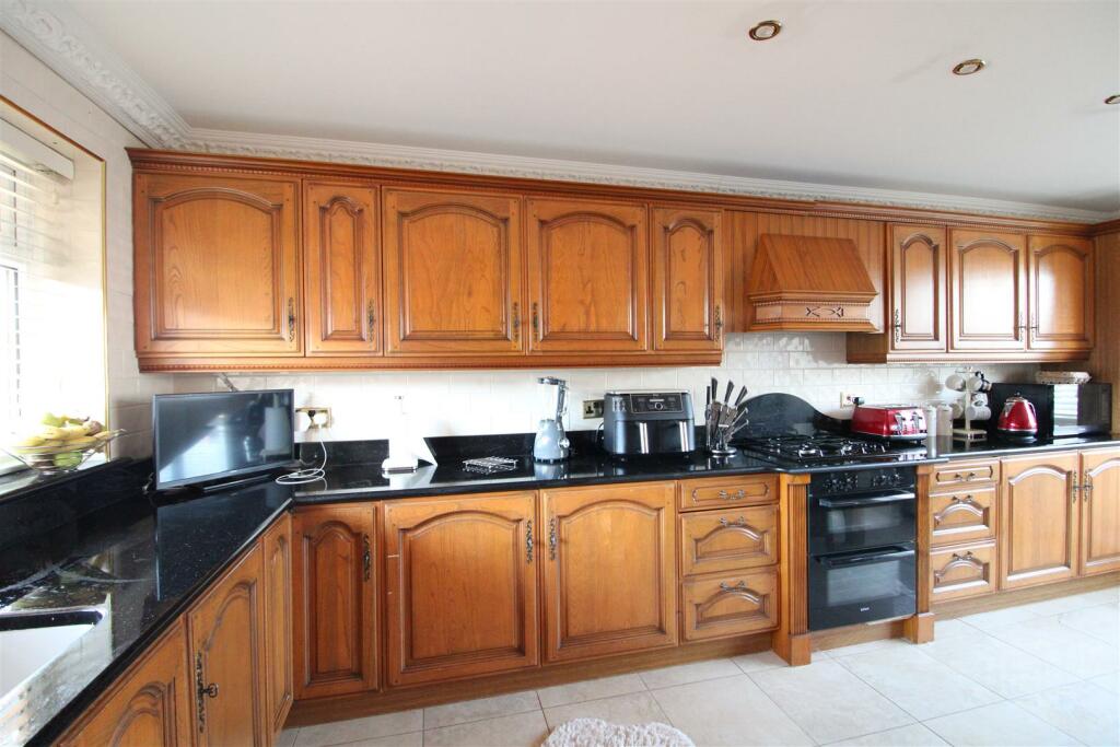 KITCHEN &amp; DINING