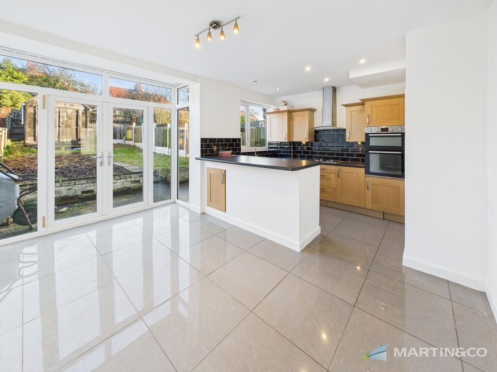 CAM02318G0-PR0572...