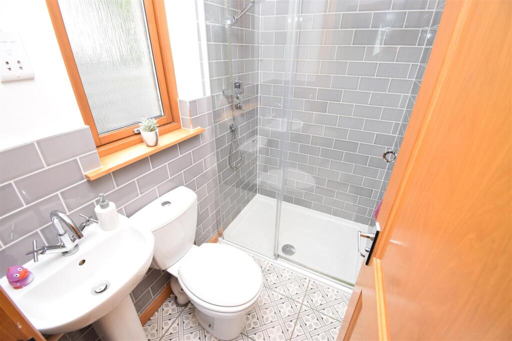 EN-SUITE SHOWER ROOM EDIT.jpg