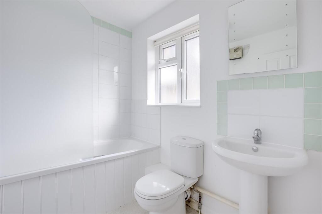 12 Old Coach Drive, HP11 1AS-1.jpg