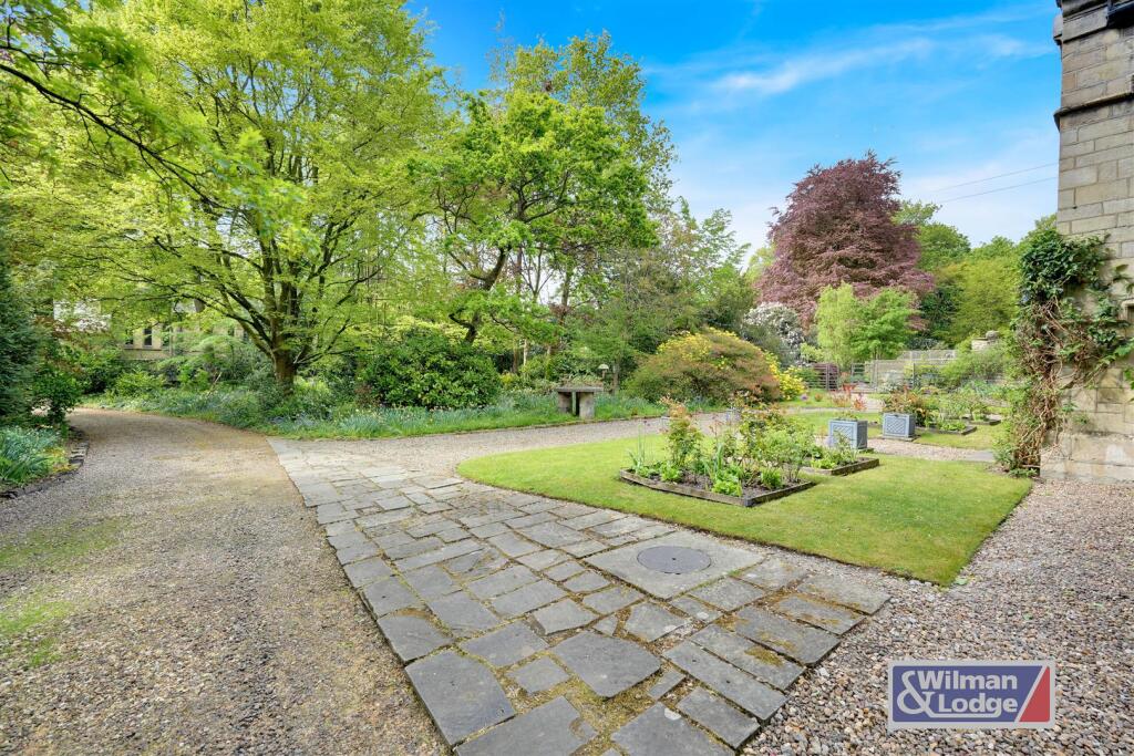 Four Double Bed Character Property in Steeton (8).