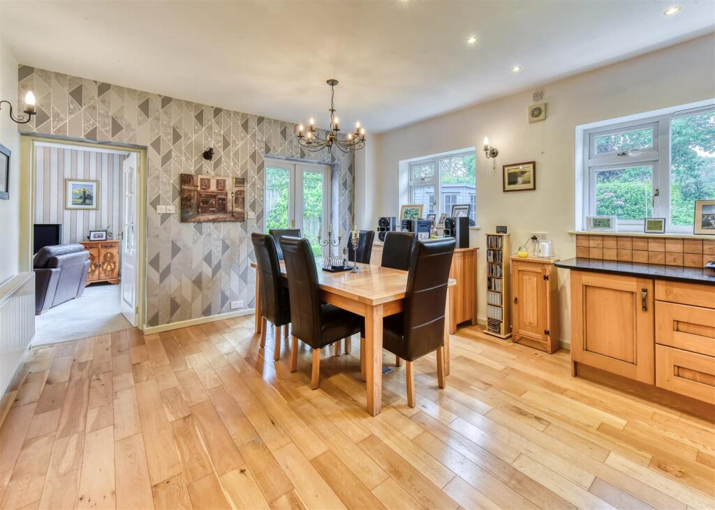 32 Highlands Road-kitchen4.jpg