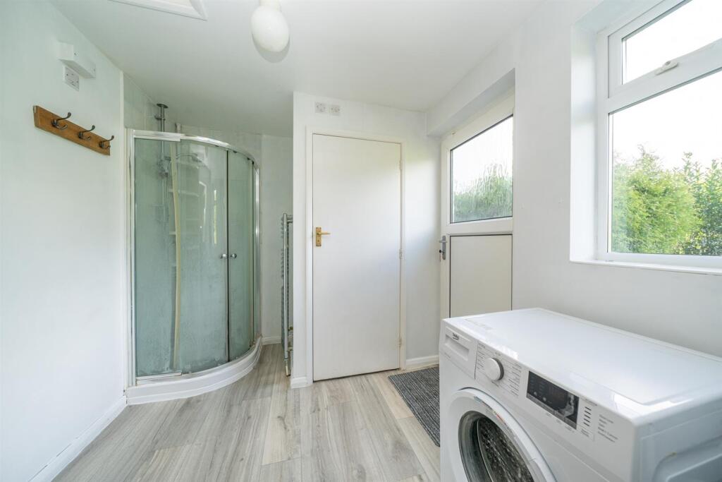 Utility/Shower Room