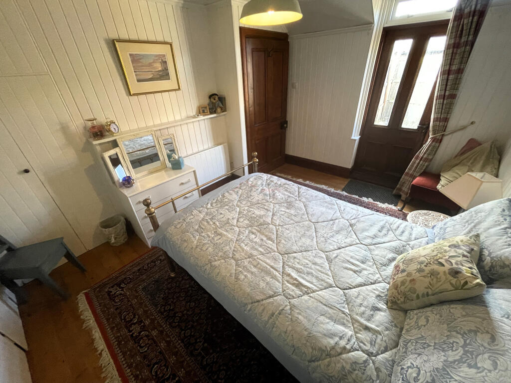 Bedroom b.JPG