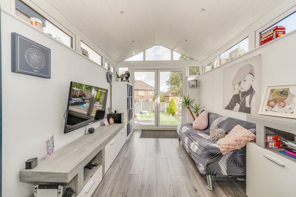 KITCHEN, DINER AND LIVING ROOM