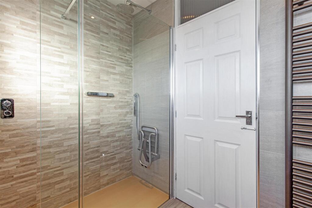 Shower Room-2.jpg