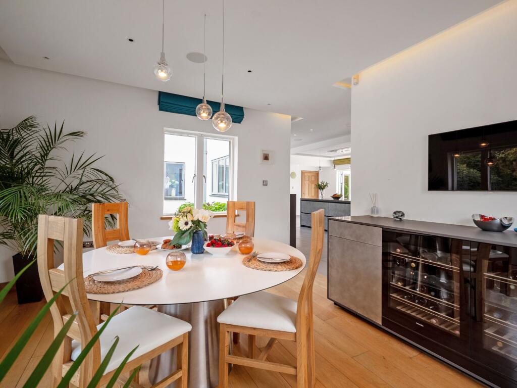 Breakfast room