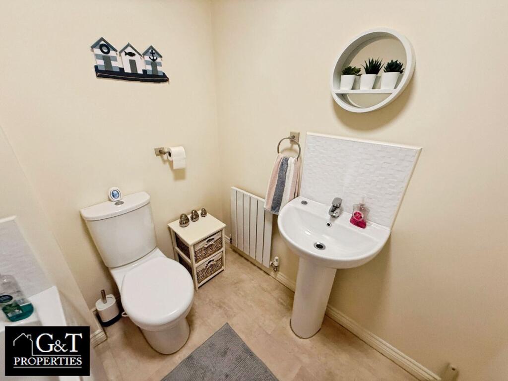 FAMILY BATHROOM