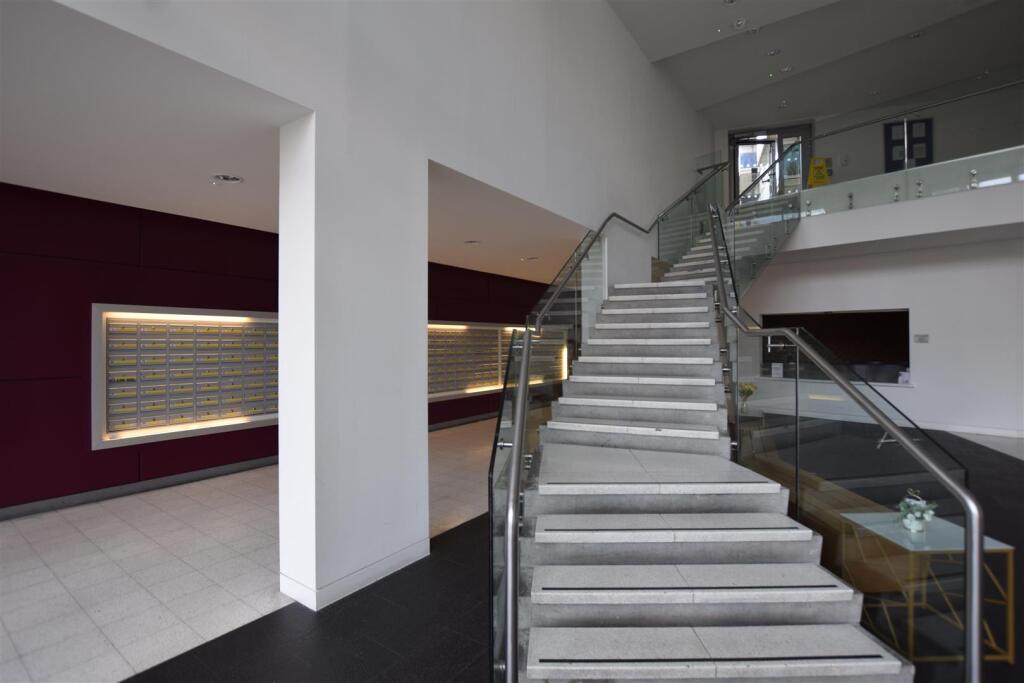 Concierge lobby copy.jpg