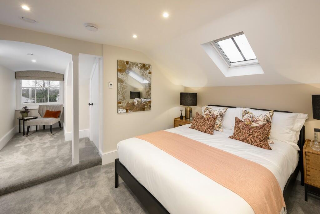 Oakhill, 
Tonbridge Road, 
Hildenborough, 
TN11 9EW
