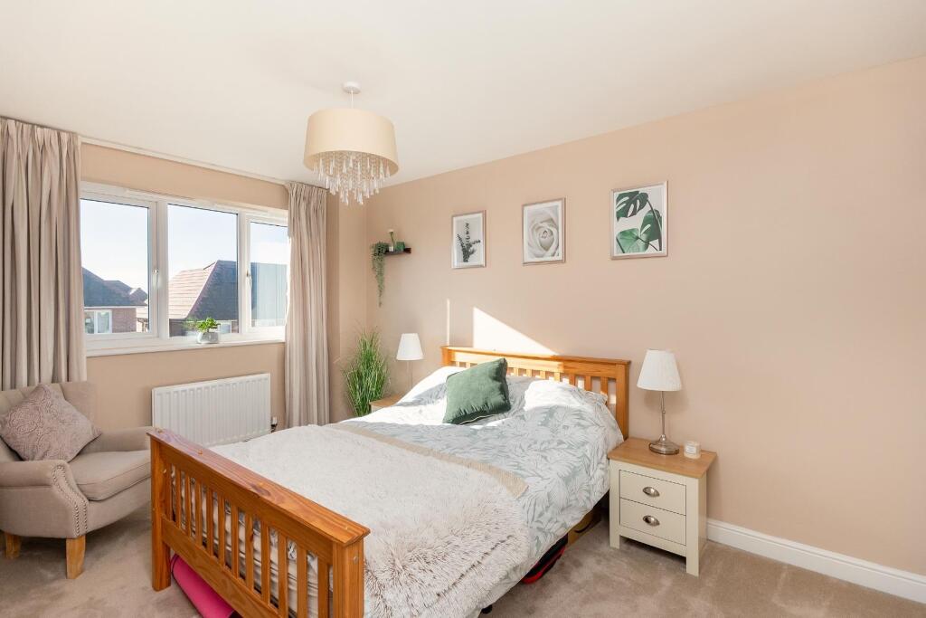 2A4RPY - Bedroom F.jpg