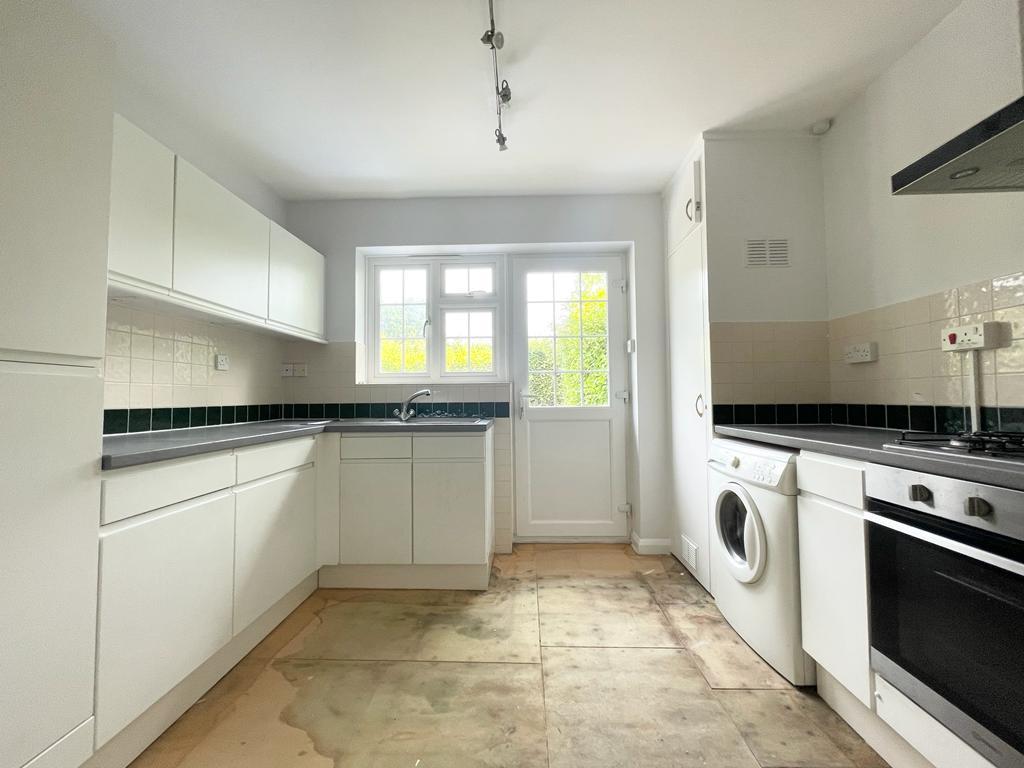 2 Kitchen.jpg