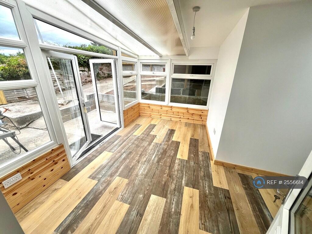 Conservatory/Dining Area
