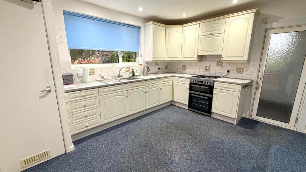 KITCHEN/ BREAKFAST ROOM