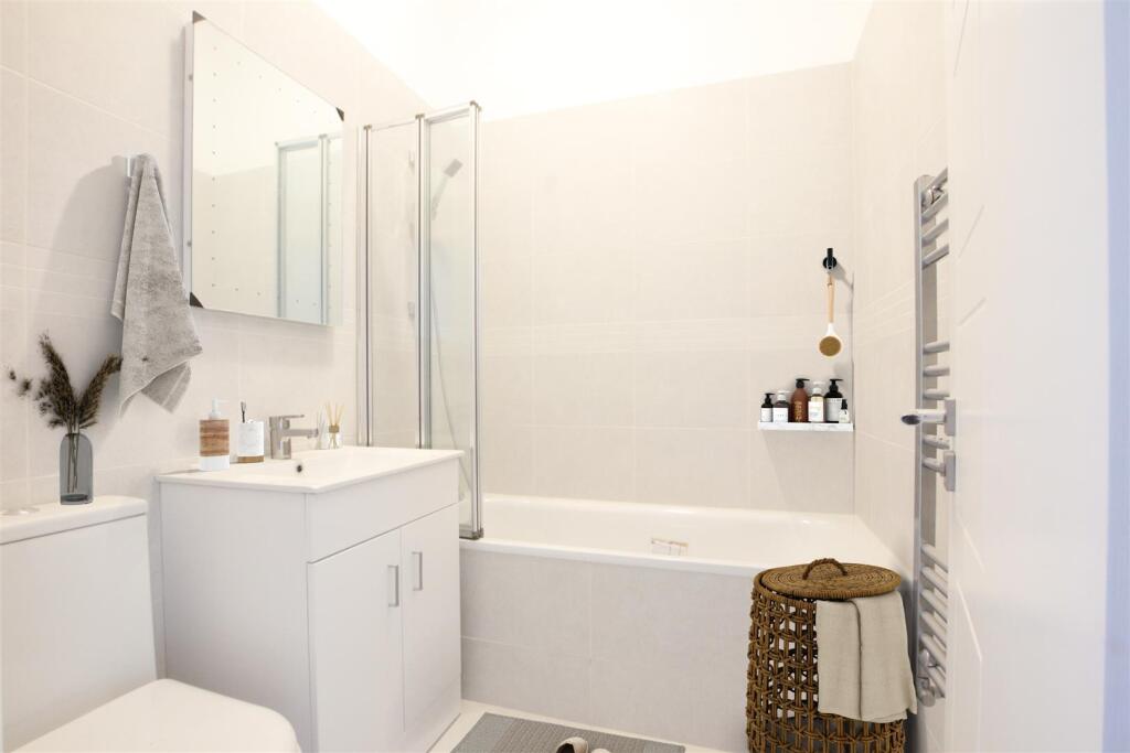 Property_7ACC_bathroom_2_11-11-24_15_42 (1).jpg