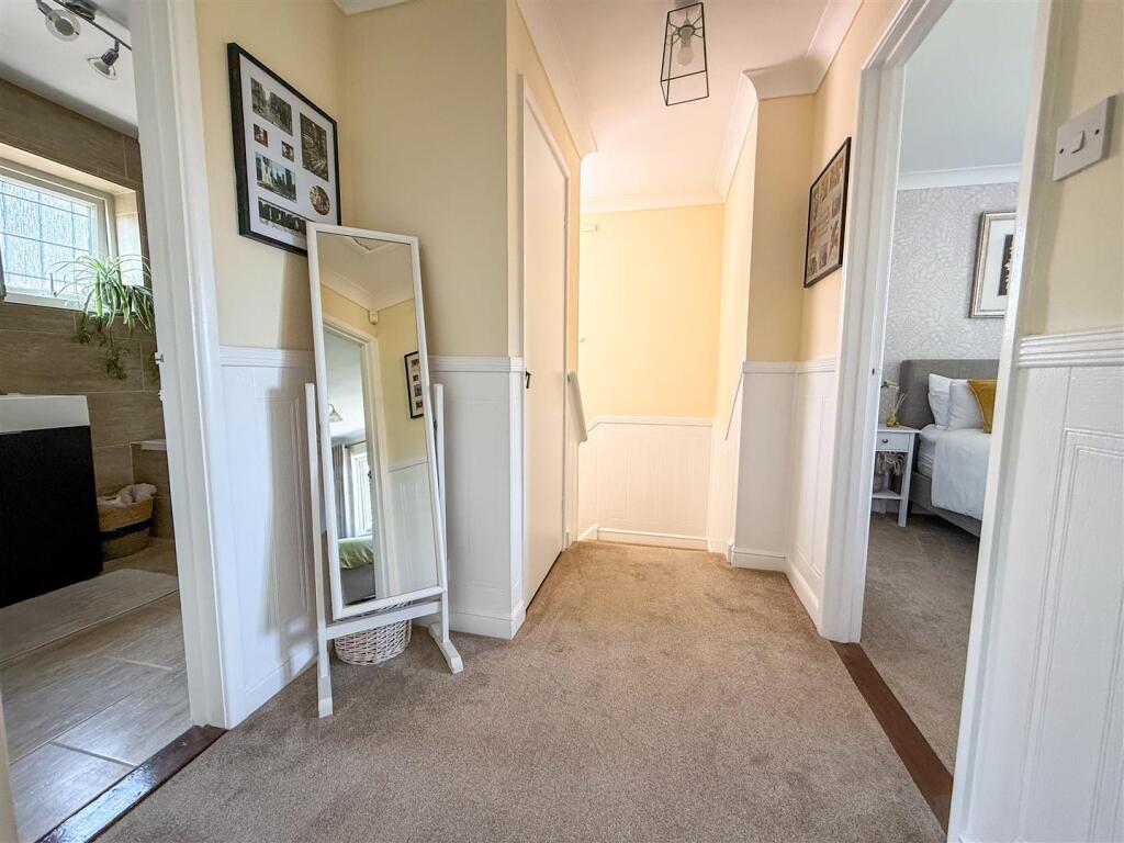 FIRST FLOOR LANDING