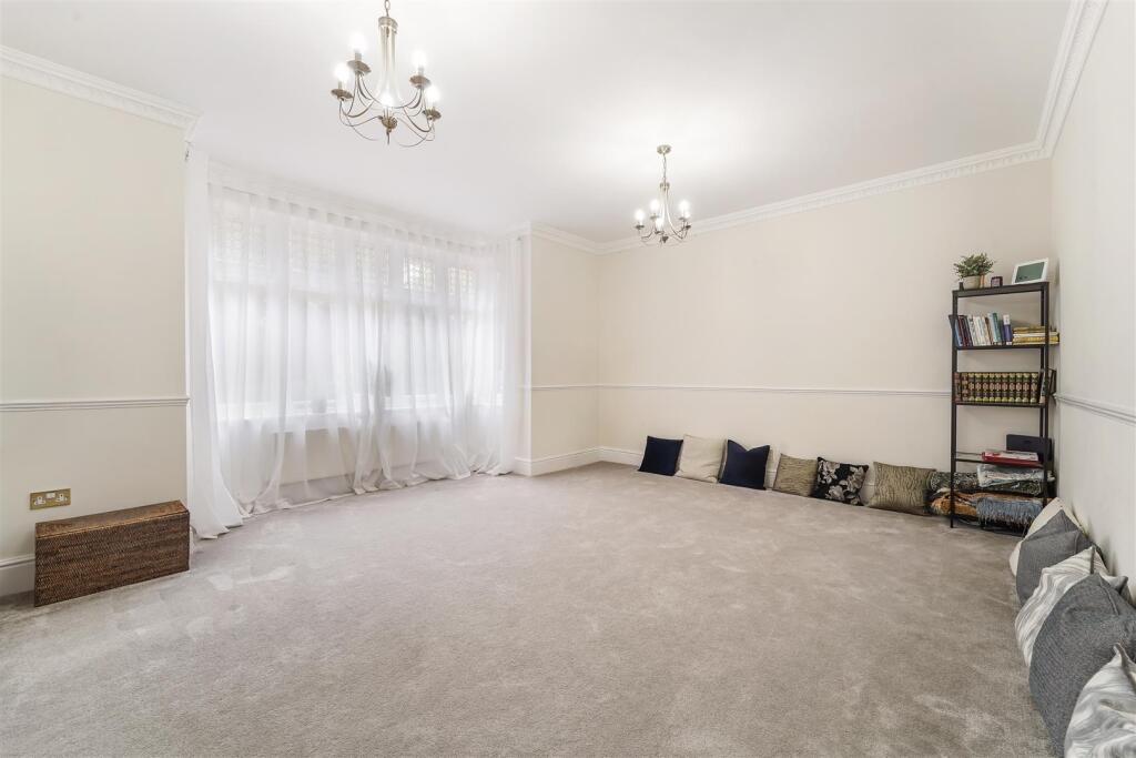 THE FIRS, FLAT (8).jpg