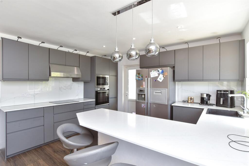 Lounge/ Kitchen