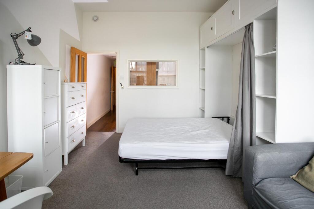 Flat 3 The Coachworks 2 Long Acre-9.jpg