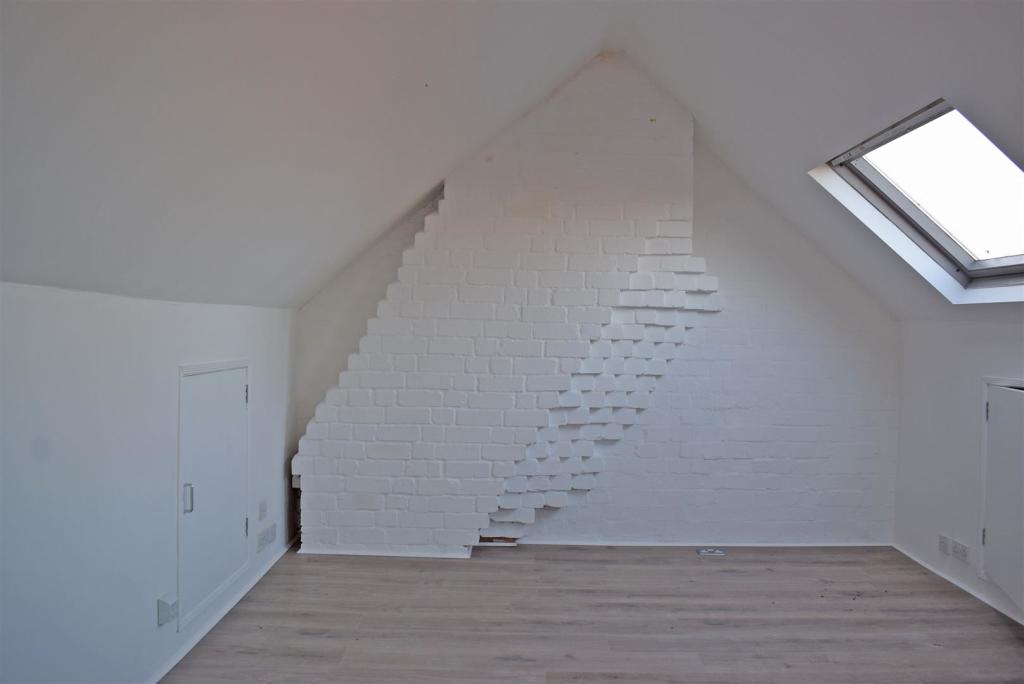 18 Top Room.jpg
