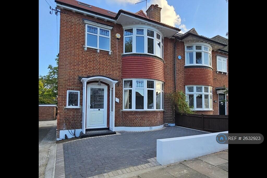 Front Of House / Driveway